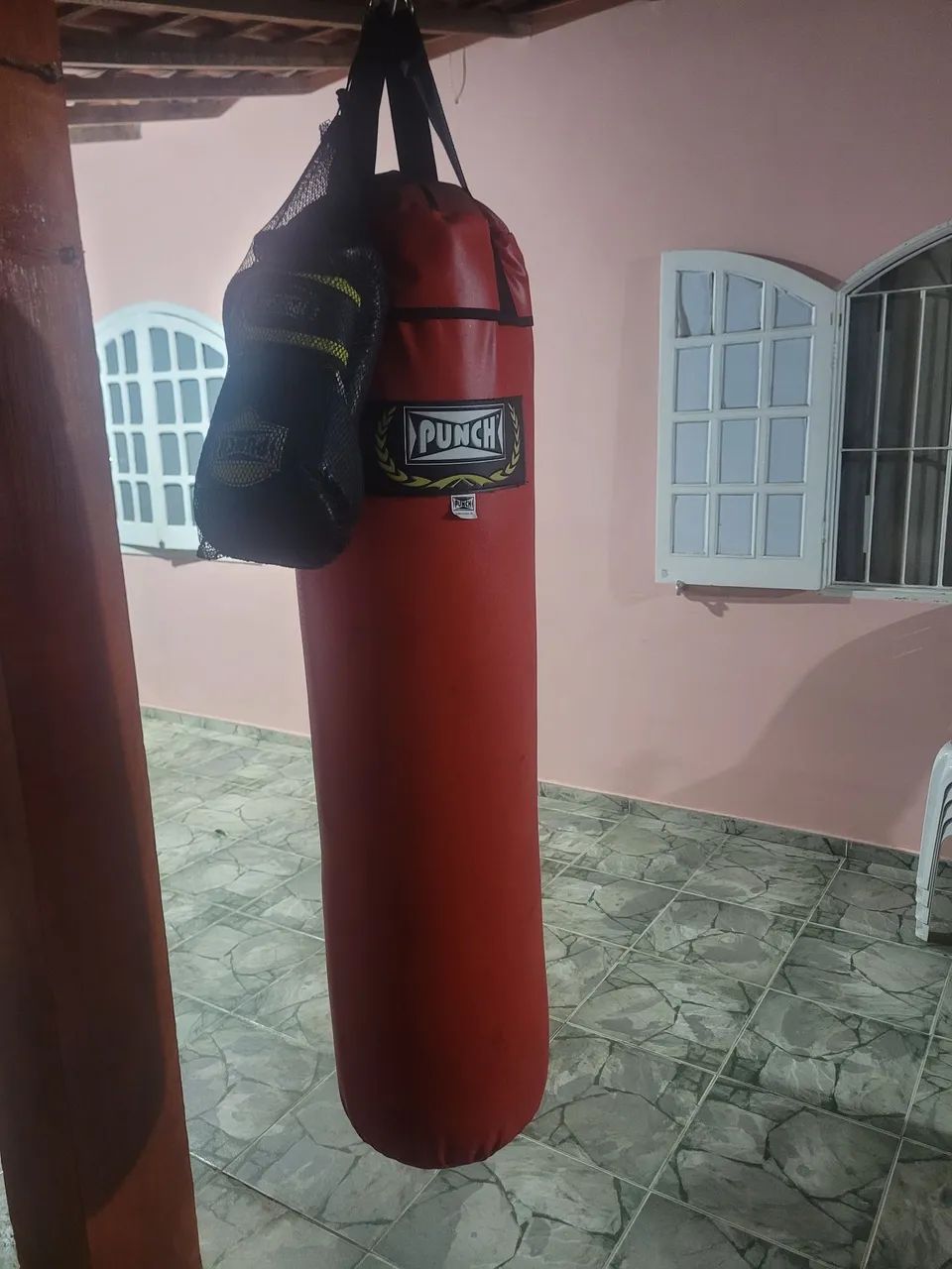 Saco de pancada 1,20 com luva punch novos - Foto 4