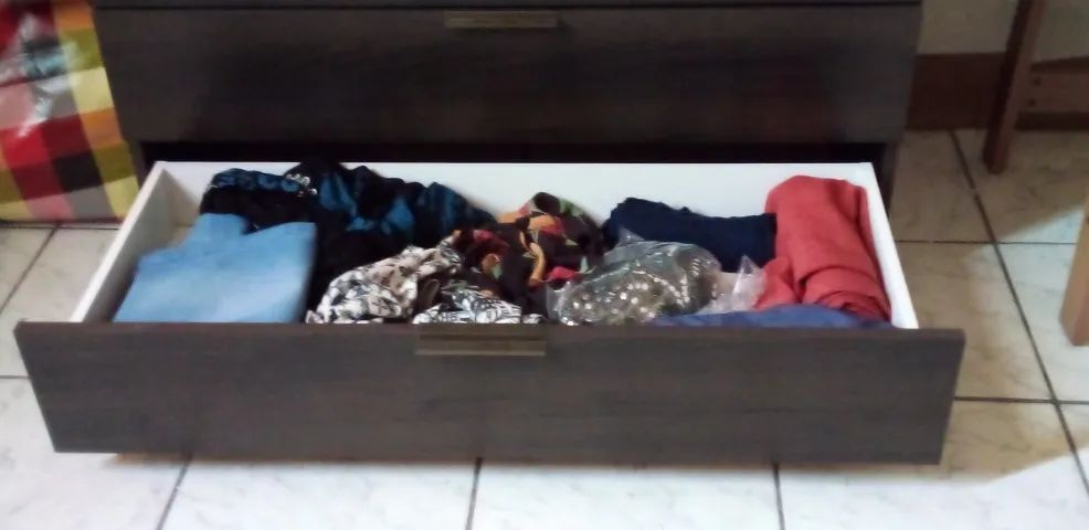 URGENTE cômoda com 5 gavetas  - Foto 2
