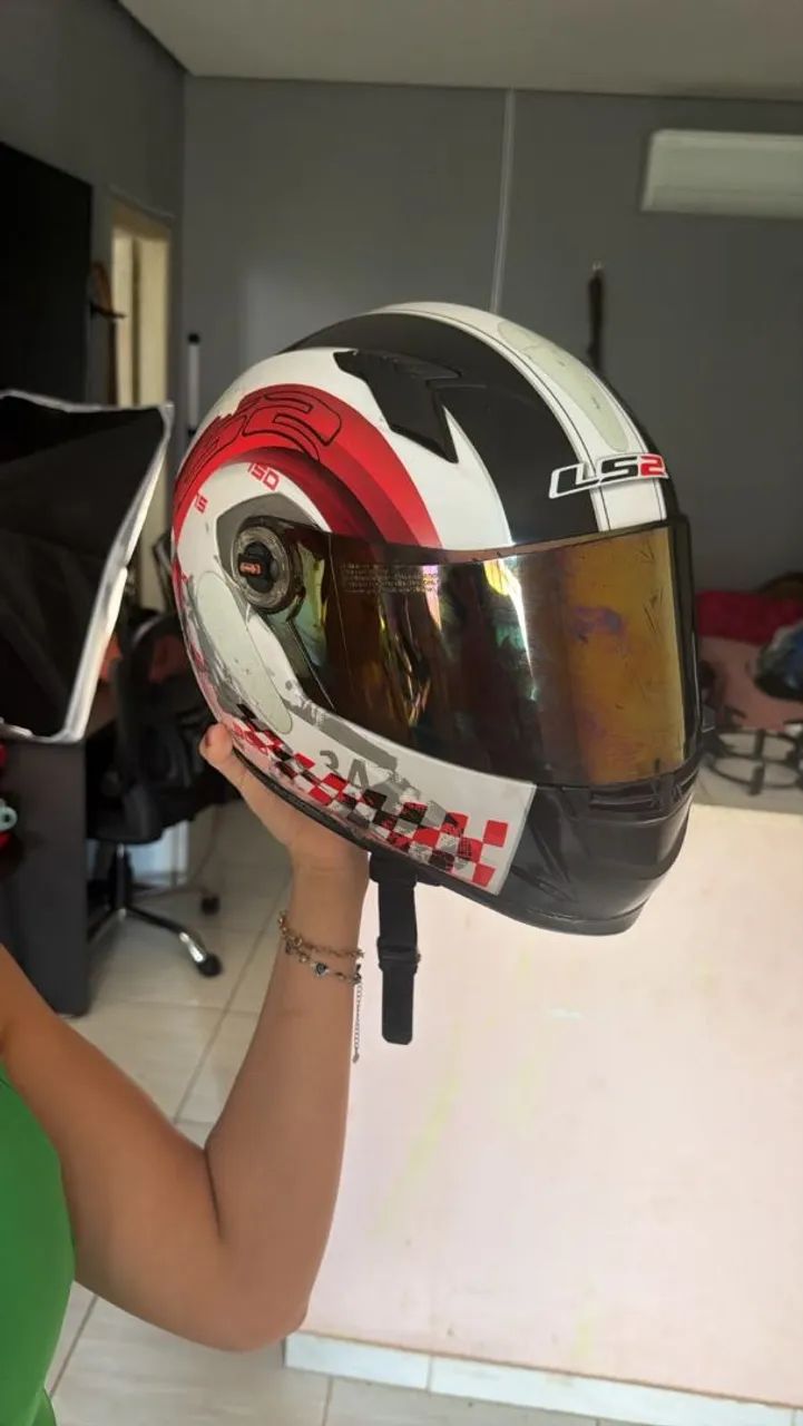 Capacete Ls2 bem conservado 