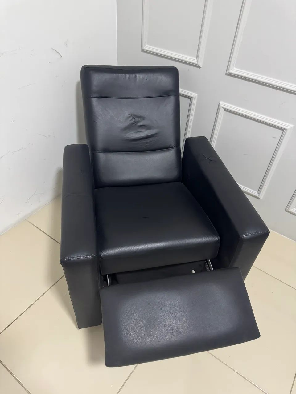 Poltrona reclinável de couro