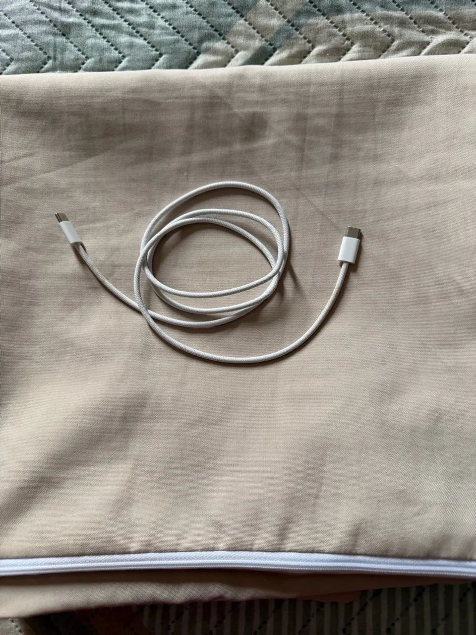 Cabo original iPhone 16 Pro