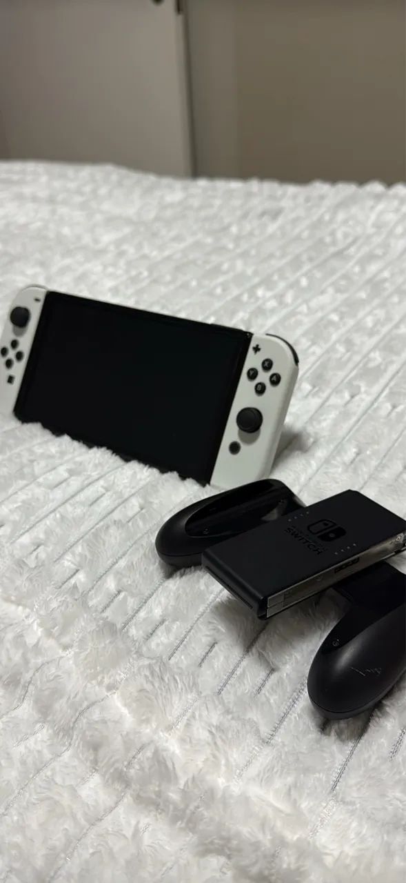 Nintendo Switch OLED - NUNCA USADO - Com JOGOS FÍSICOS