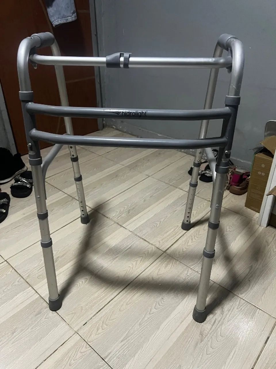 Andador em alumínio 