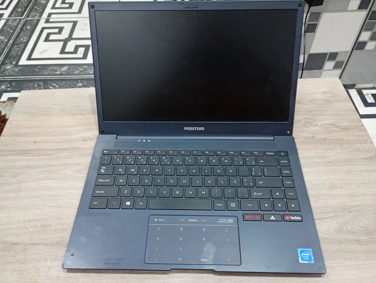 Notebook positivo motion para retirar peças ou concerto 