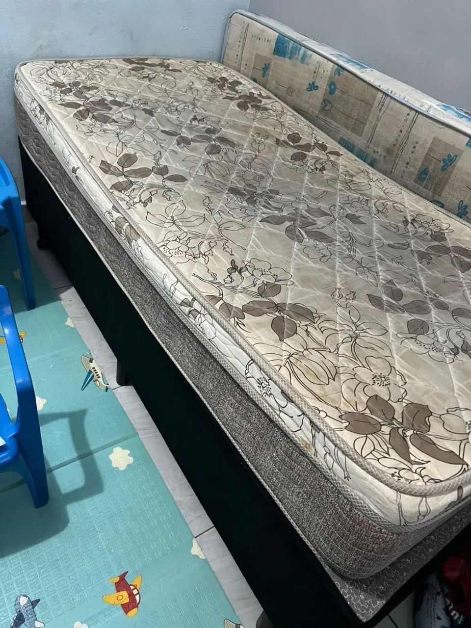 Vendo cama Box solteiro