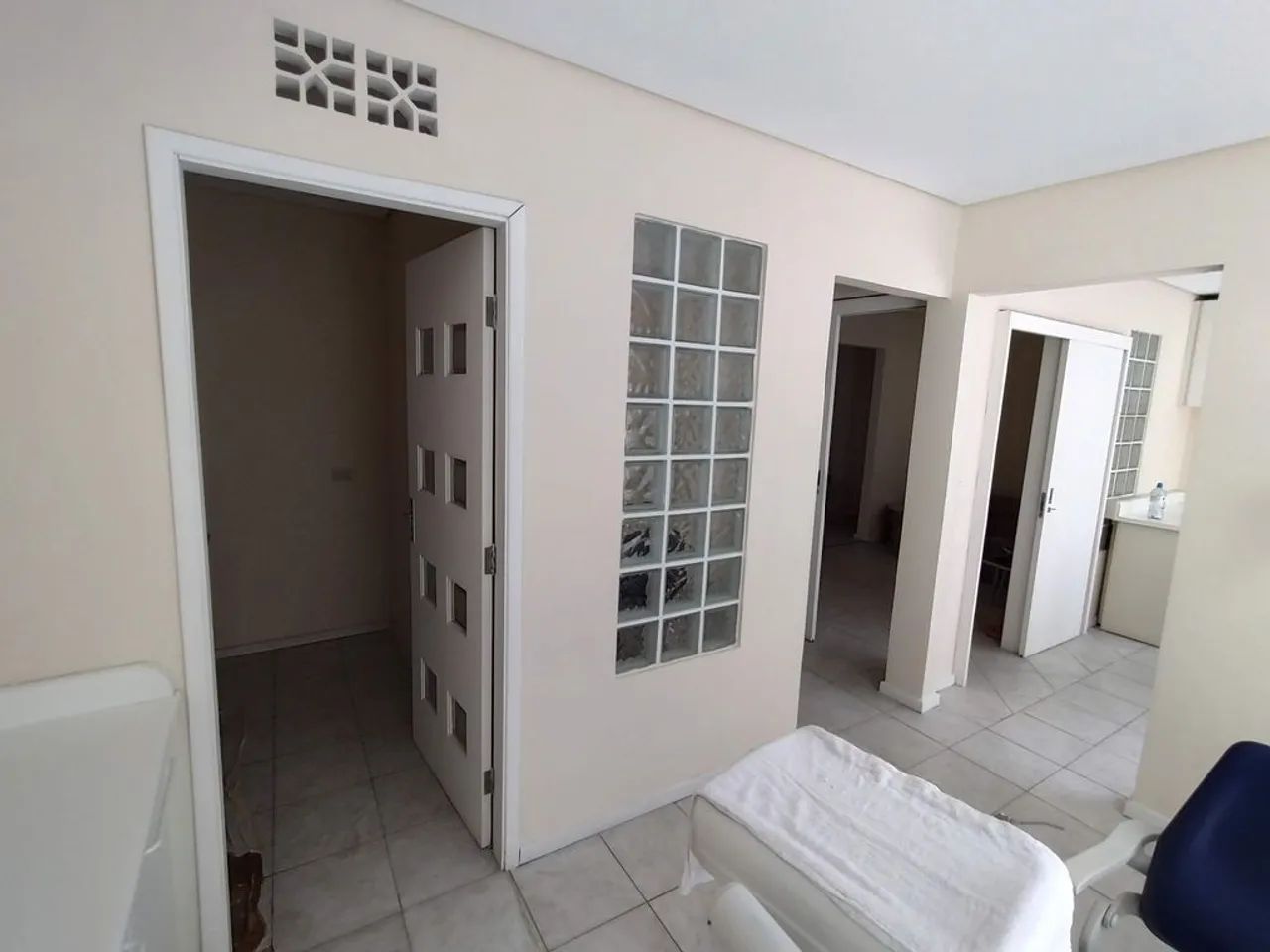 Sala Comercial na Rua Jose Loureiro e Praça Carlos Gomes - Foto 4