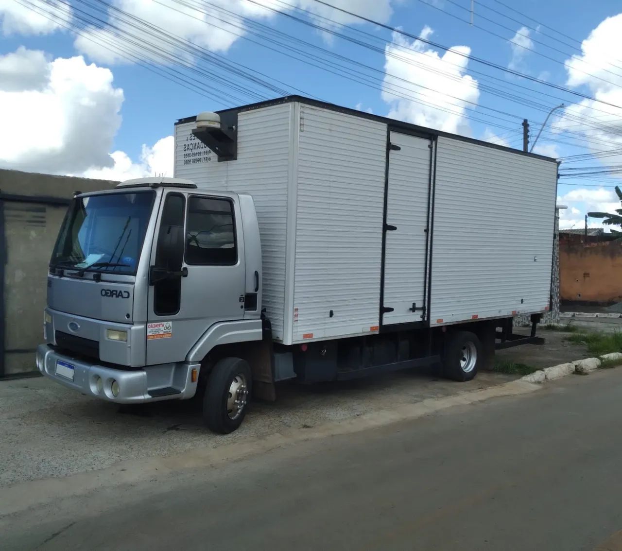FORD CARGO 815E