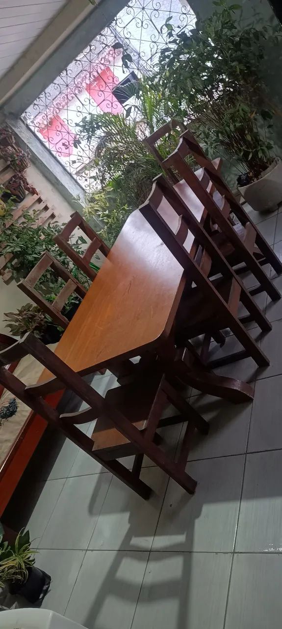 Mesa de madeira com 6 cadeiras  - Foto 2