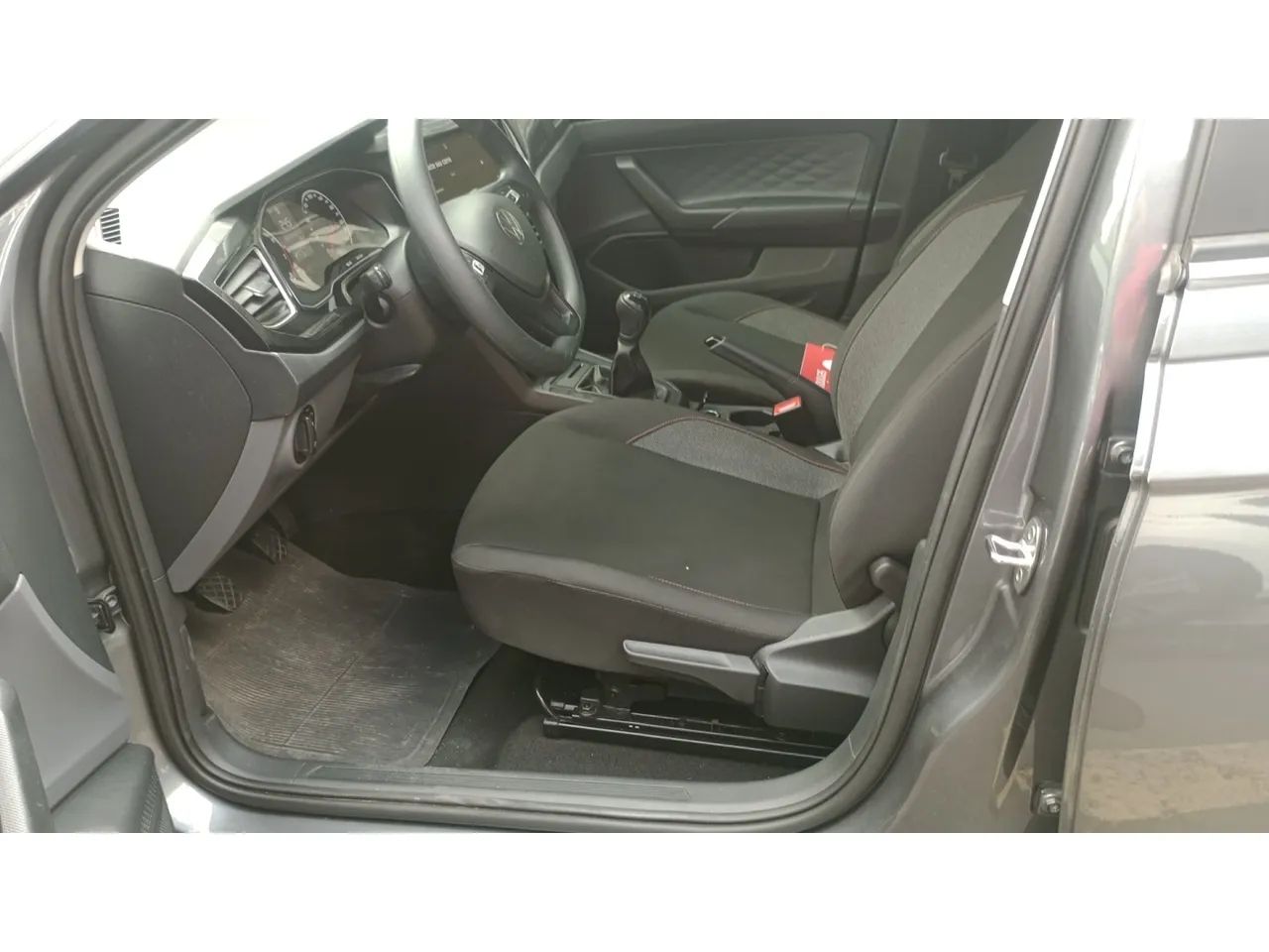 Volkswagen Polo Track 1.0 Flex 12V 5p, foto 10 de 15