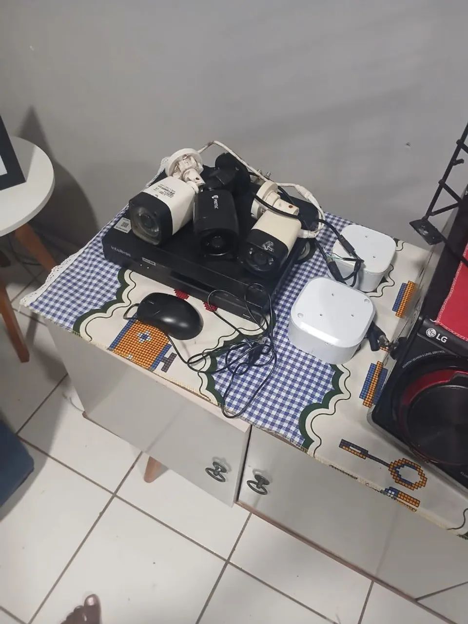 Vendo 4 câmeras com crade hdr