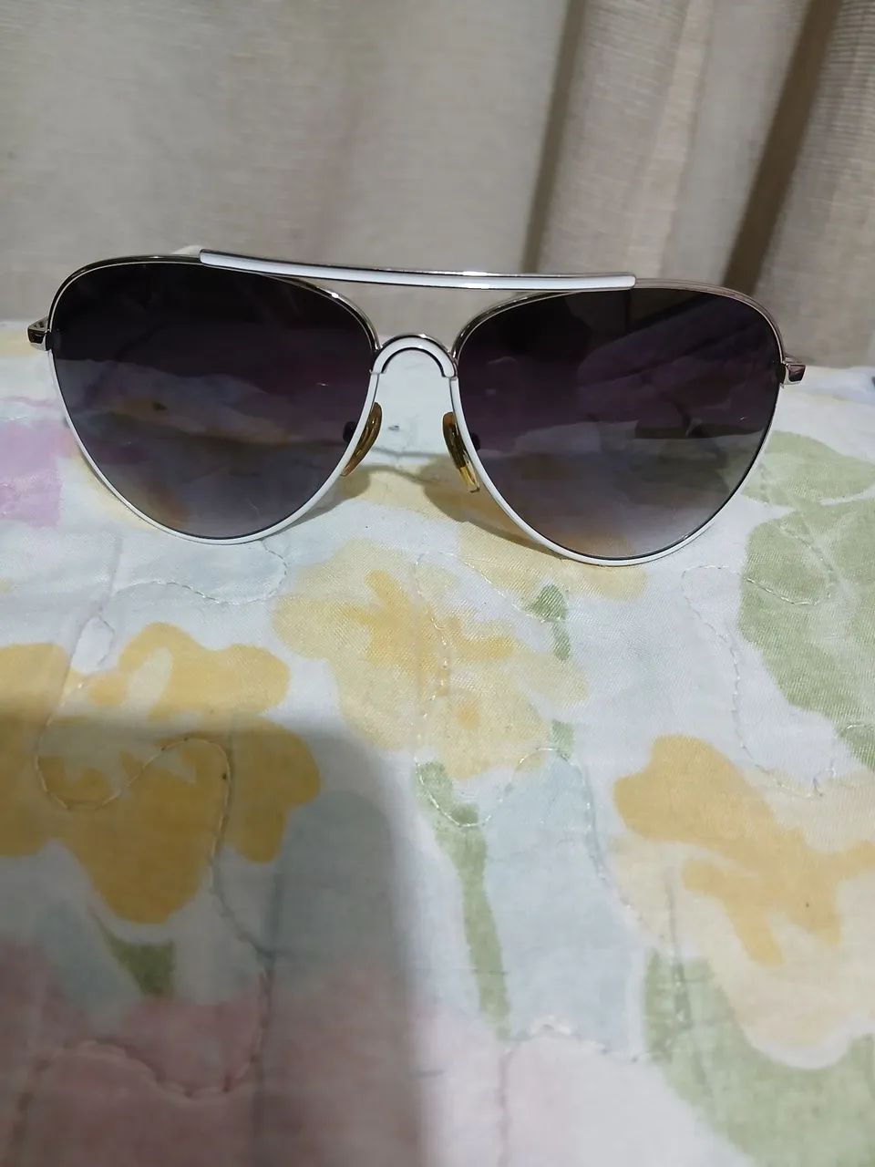 Óculos de Sol Triton Eyewear Aviador Clássico - Branco e Dourado em ótimo estado  - Foto 2
