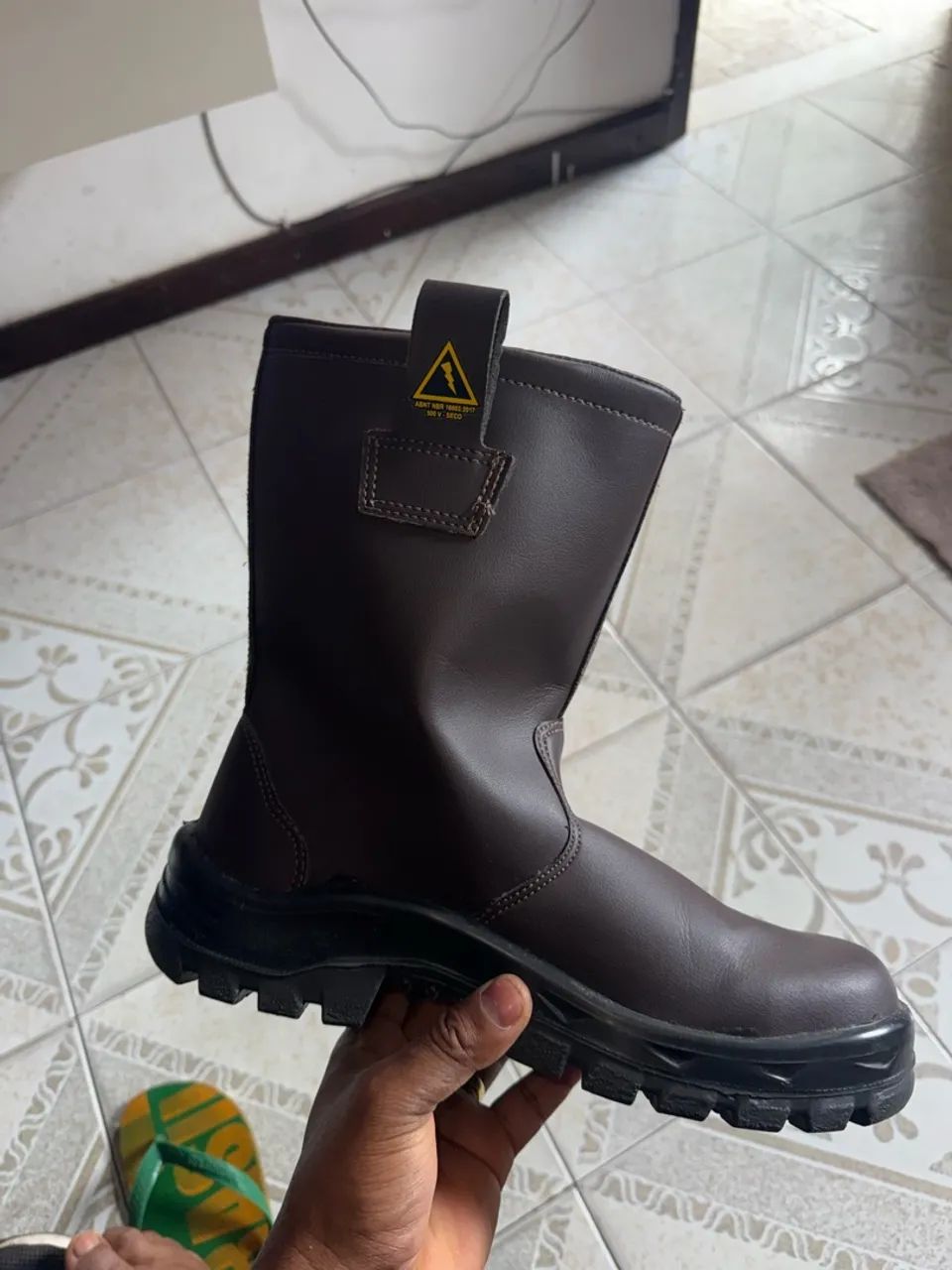 Bota marluvas cano longo marrom  - Foto 5