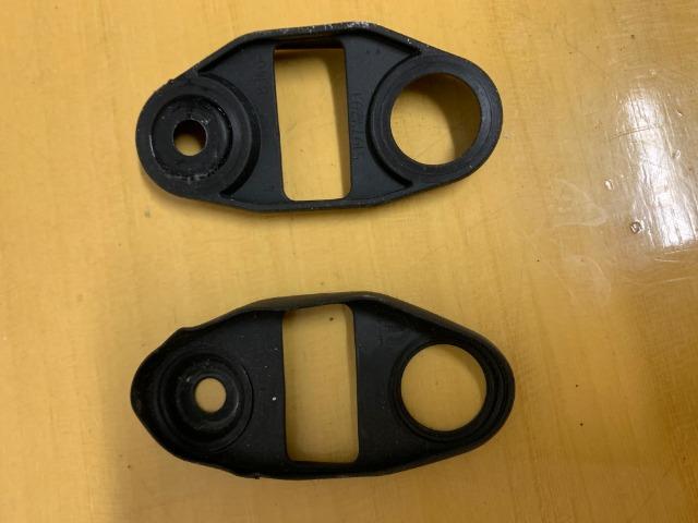 Acabamento borracha limitador de porta jeep renegade original - Foto 4