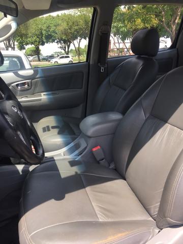 Vendo troco ou financio hilux Manual diesel 4x2 - Foto 3