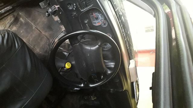 Vende-se ou troca por carro de menor valor - Foto 2