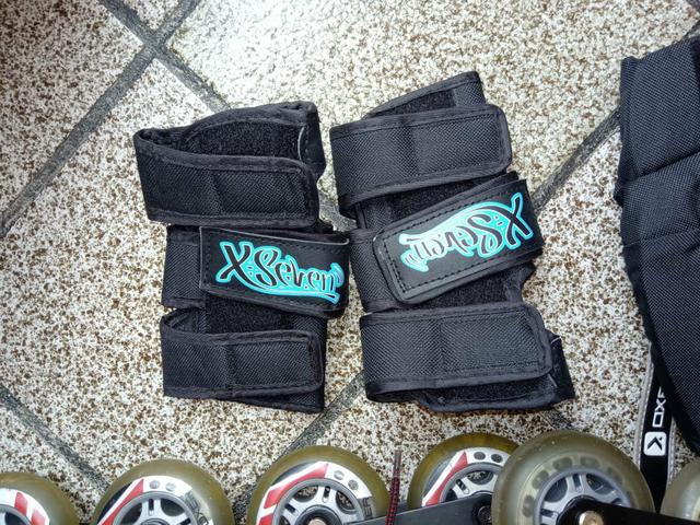 Patins com acessórios de proteção - Foto 3