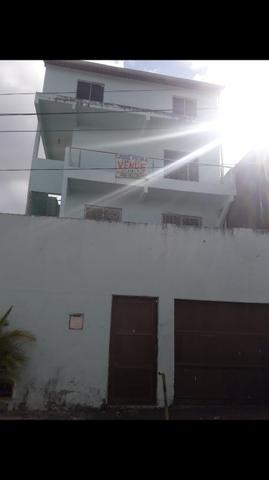 Predio com 3 andares 3 casas e 1 cobertura