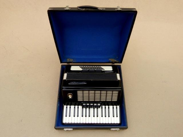 Acordeon Weltmeister 60 Baixos - Foto 5