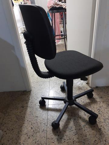 Cadeira giratória preta - Foto 2