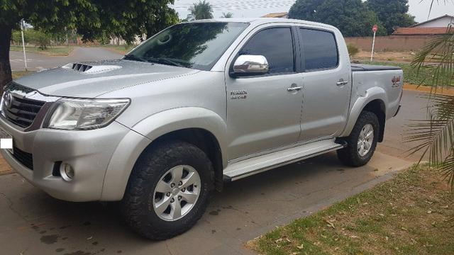 Vendo Hilux SRV 4x4 - Foto 6