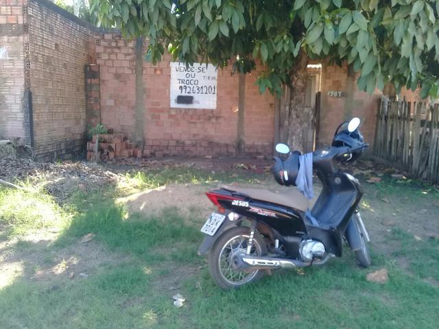 Vendo uma casa no candeias em comtruçao.troco por carro