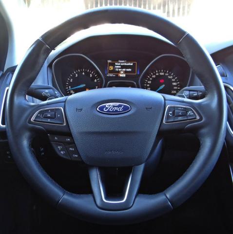 Ford Focus Titanium Fastback C/ Teto Solar 2.0. Branco 2016/17 - Foto 9