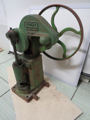 bomba de agua antiga