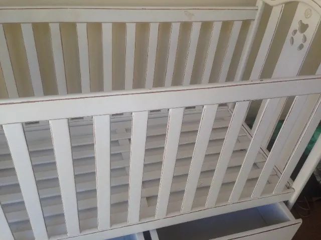 Berço em madeira maciça com 2 gavetas - Foto 4