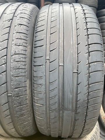 Pneus 255/55/20 Michelin meia vida (não são riscados) - Foto 3