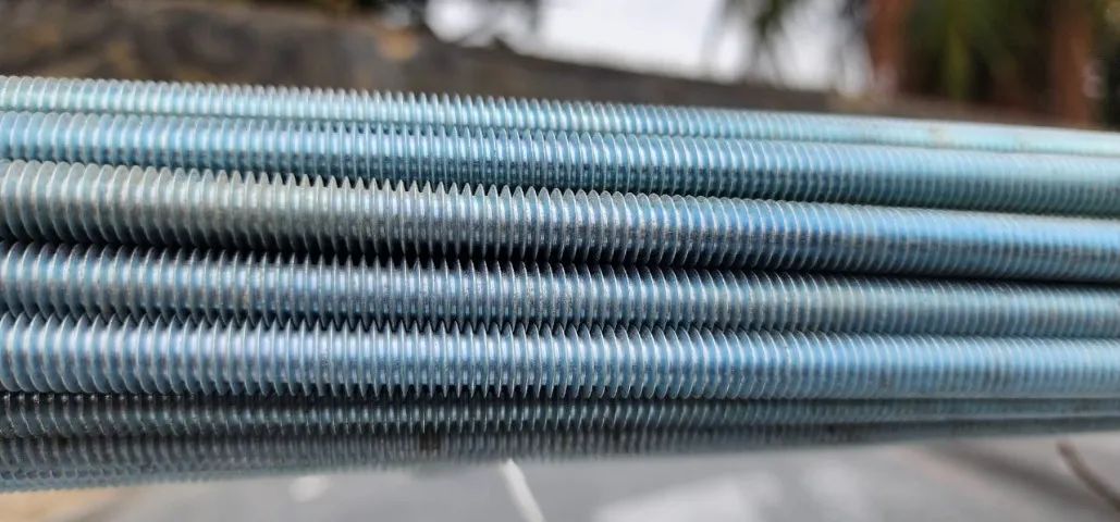 barra roscada 3/8 Galvanizada usadas em telhado telha de aluminio cobertas galpões 3 mestr - Foto 2