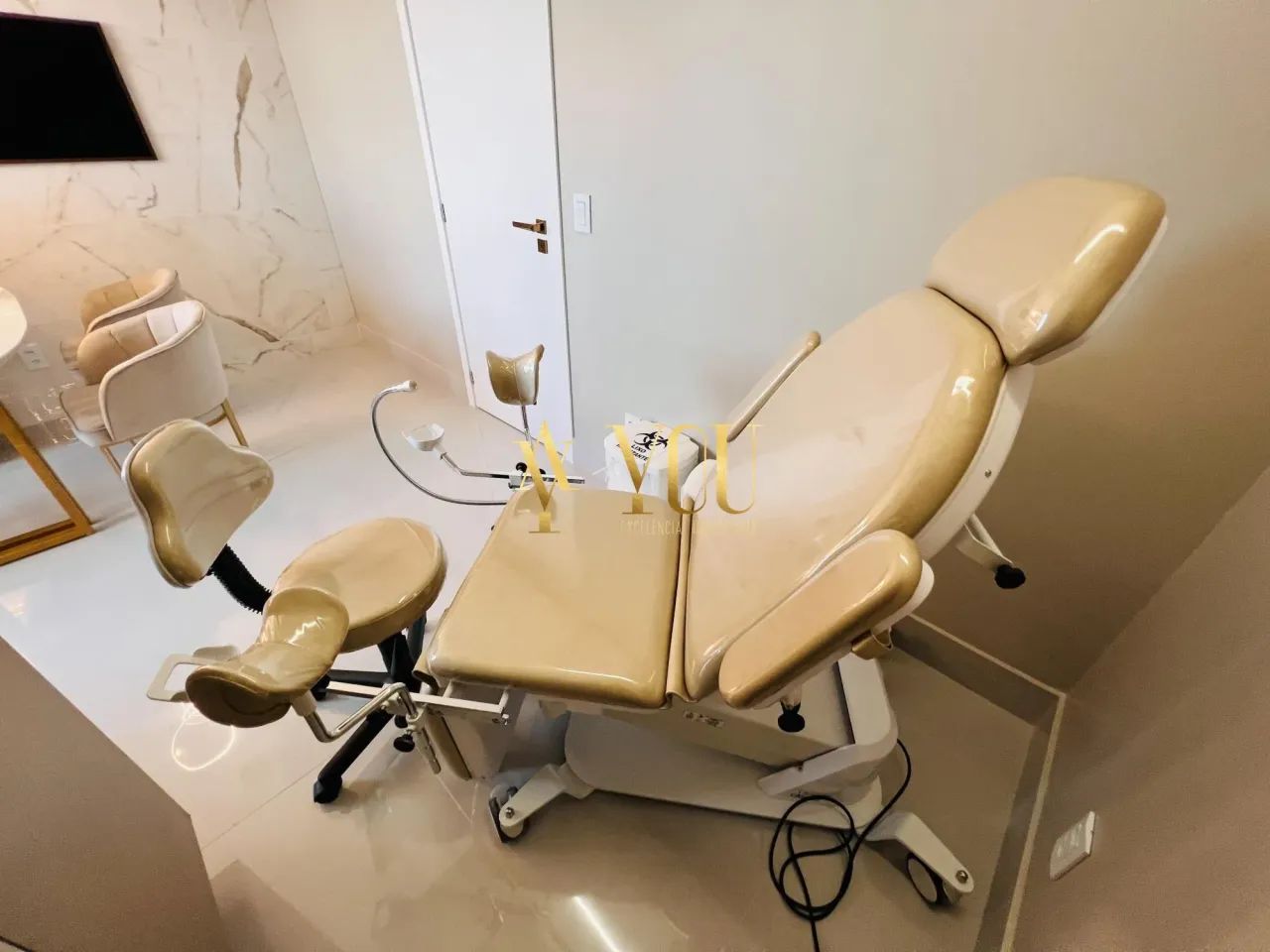 Clínica Médica com Decoração Sofisticada e com Consultórios Médicos com Macas e - Foto 5