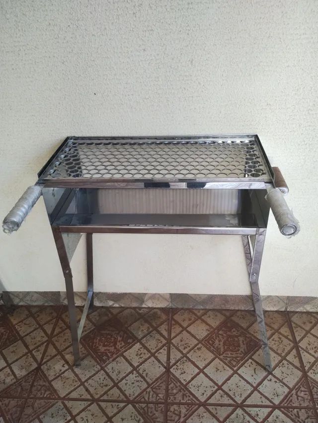 Churrasqueira pés dobrável 2 inox na mega oferta Mês dos Pais 200 reais avista 
