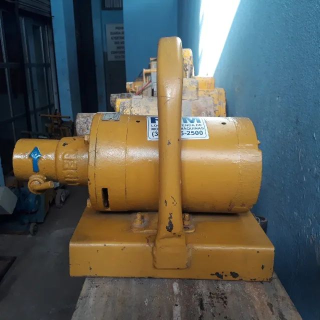 Motor para vibrador de concreto elétrico trifásico usado revisado. 2 CV. 220/380 Volts