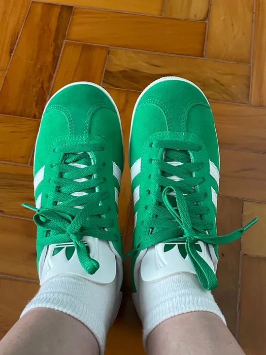Tênis Adidas Gazelle verde - Foto 2