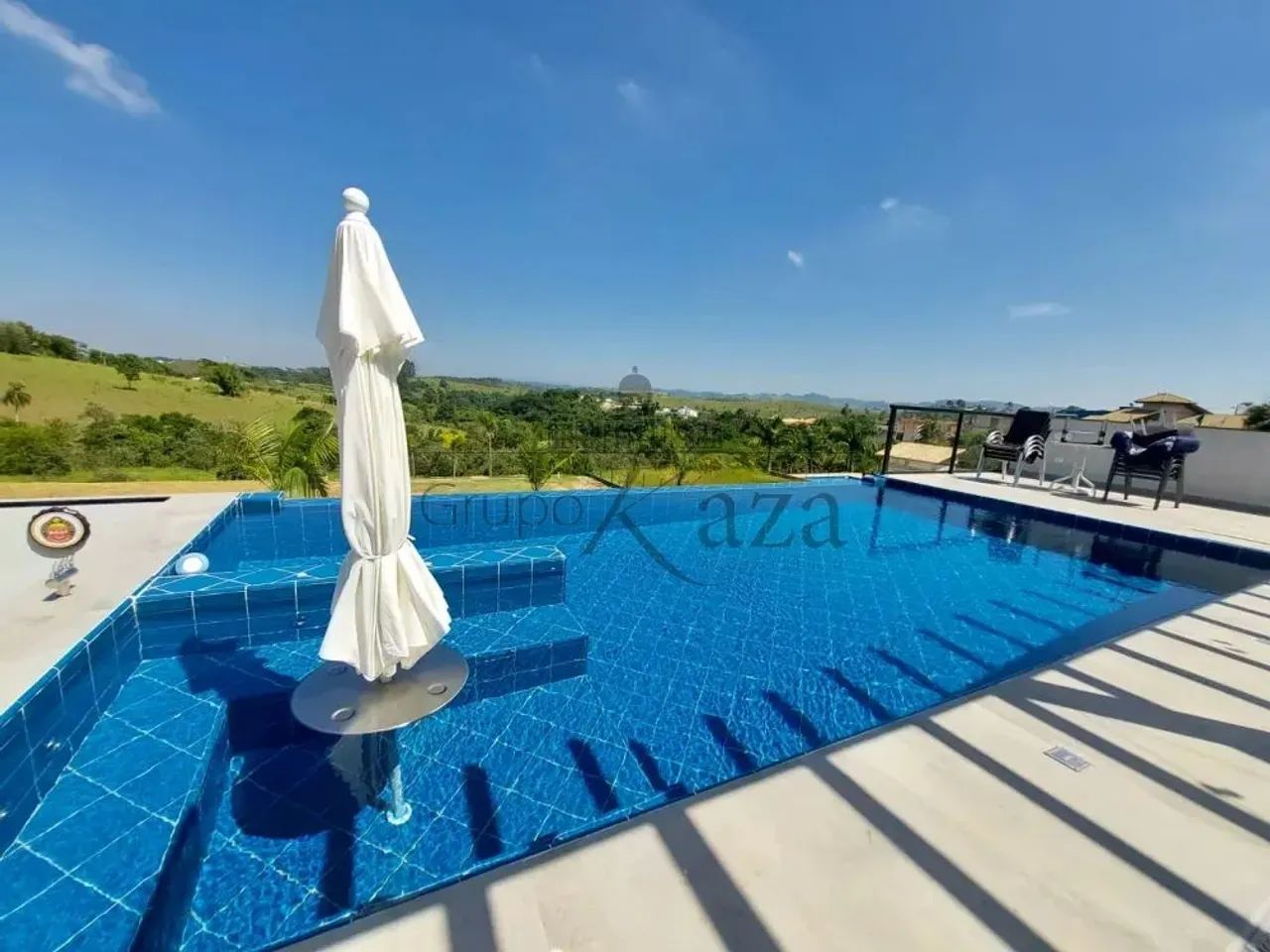 Casa em Condomínio - Residencial Parque Lago Dourado - 3 Suítes - 500m².