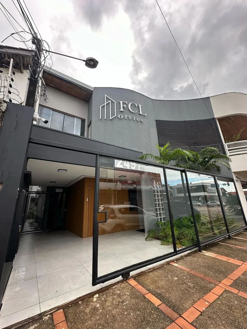 Salas Comerciais Individuais no Centro  Prédio Moderno!