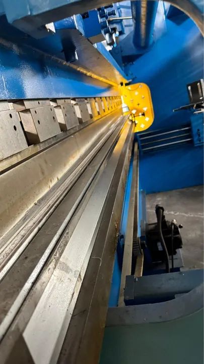 Dobradeira cn péricles máquinas, 3200x125 ton  - Foto 5