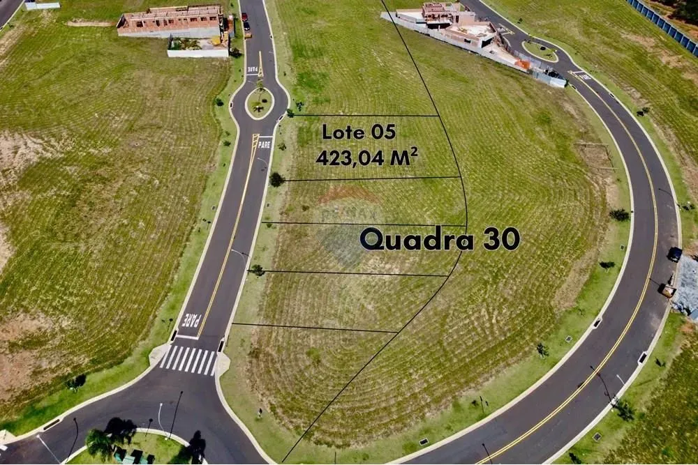 Terreno à Venda no Condomínio Flor D´Aldeia - Aldeia dos Pássaros II em Mogi Mirim com 423