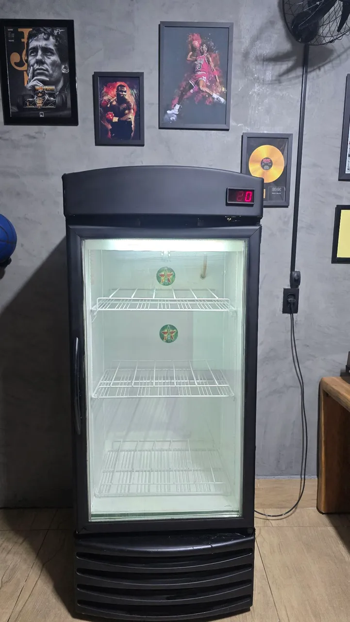 Cervejeira Expositora - Ideal para sua área de lazer!