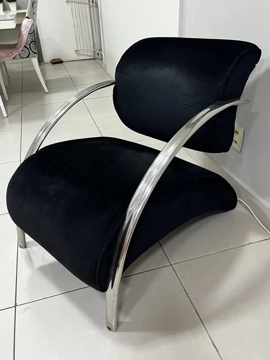 Poltrona Moderna em Veludo Preto - Foto 2