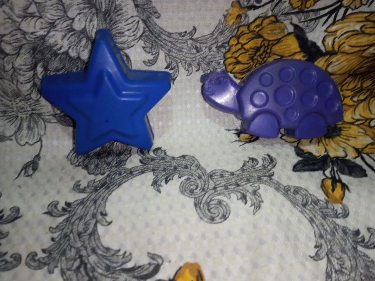 Brinquedos de praia estrela e tartaruga 