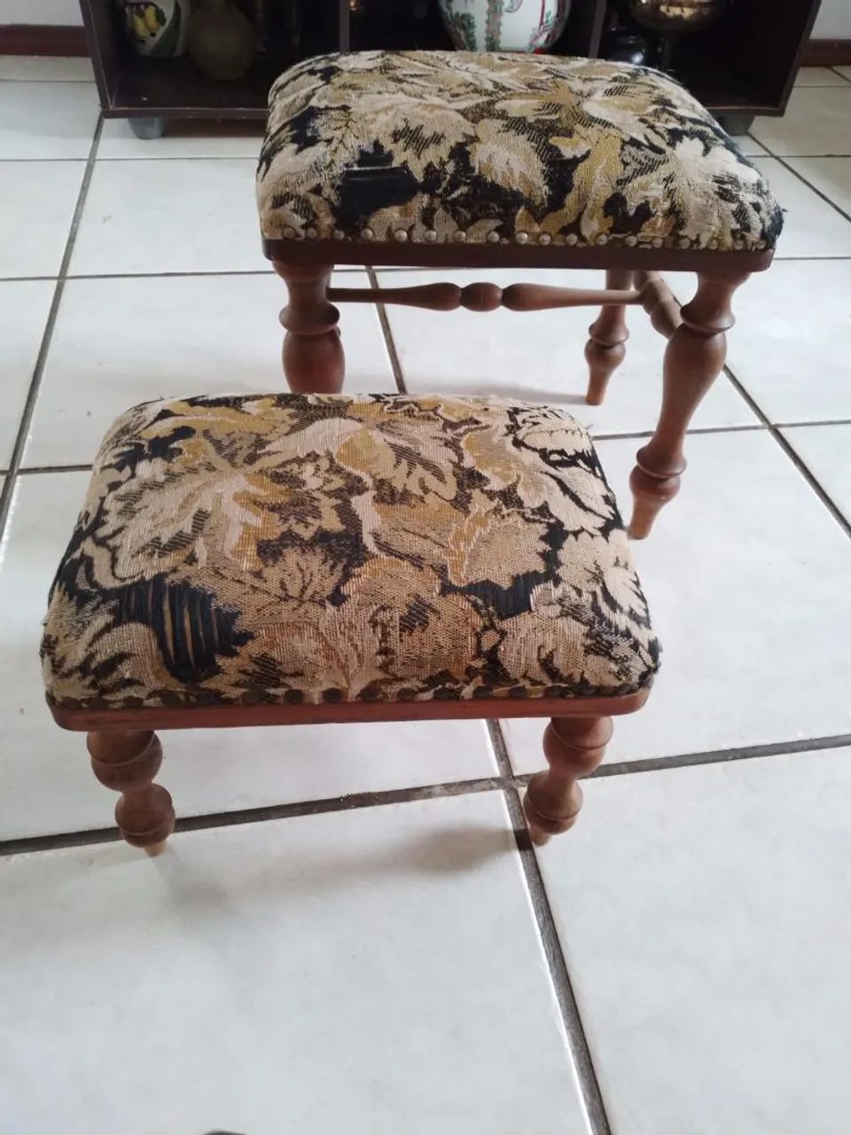 Conjunto de 2 Bancos de Madeira Estofados
