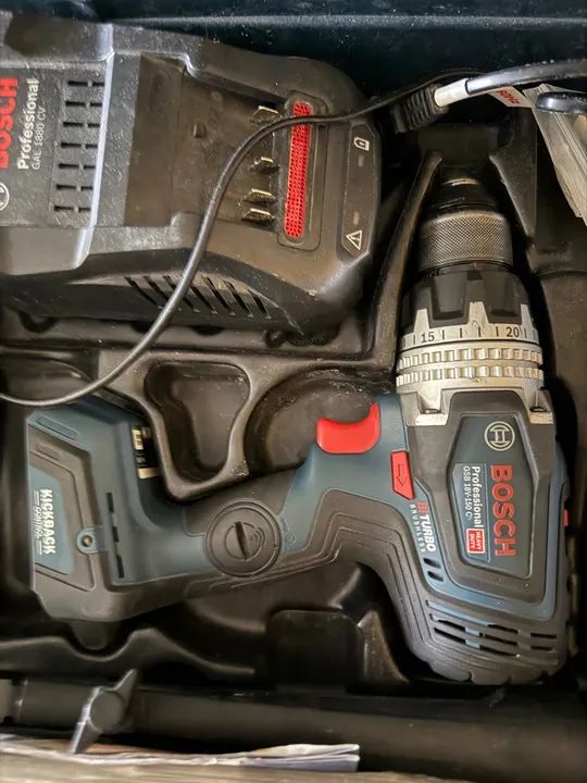 Furadeira, Martelete e Parafusadeira Bosch Gsb 18v 150c 