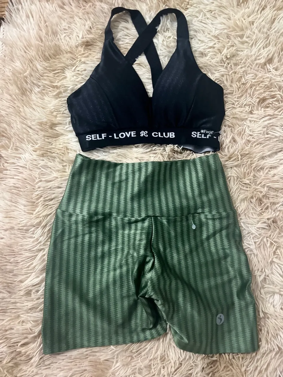 Conjunto Fitness - Shorts + Top
