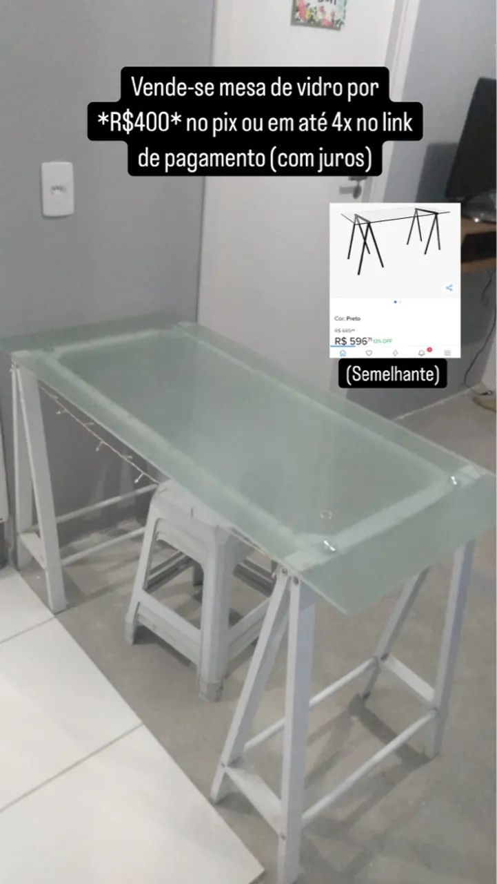 Mesa de vidro em estrutura de ferro