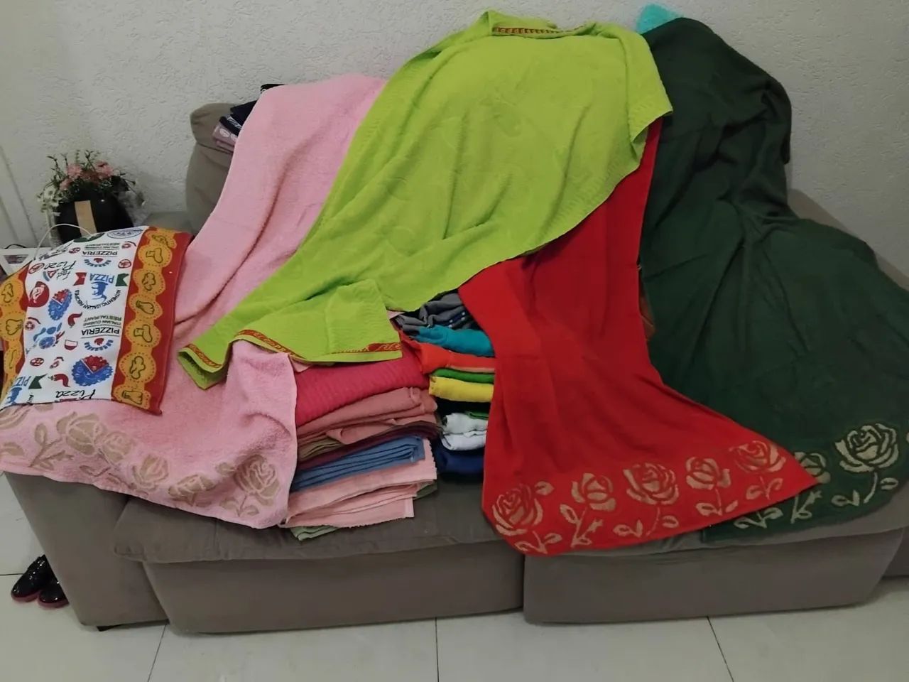 Vende-se toalhas de banho e de rosto