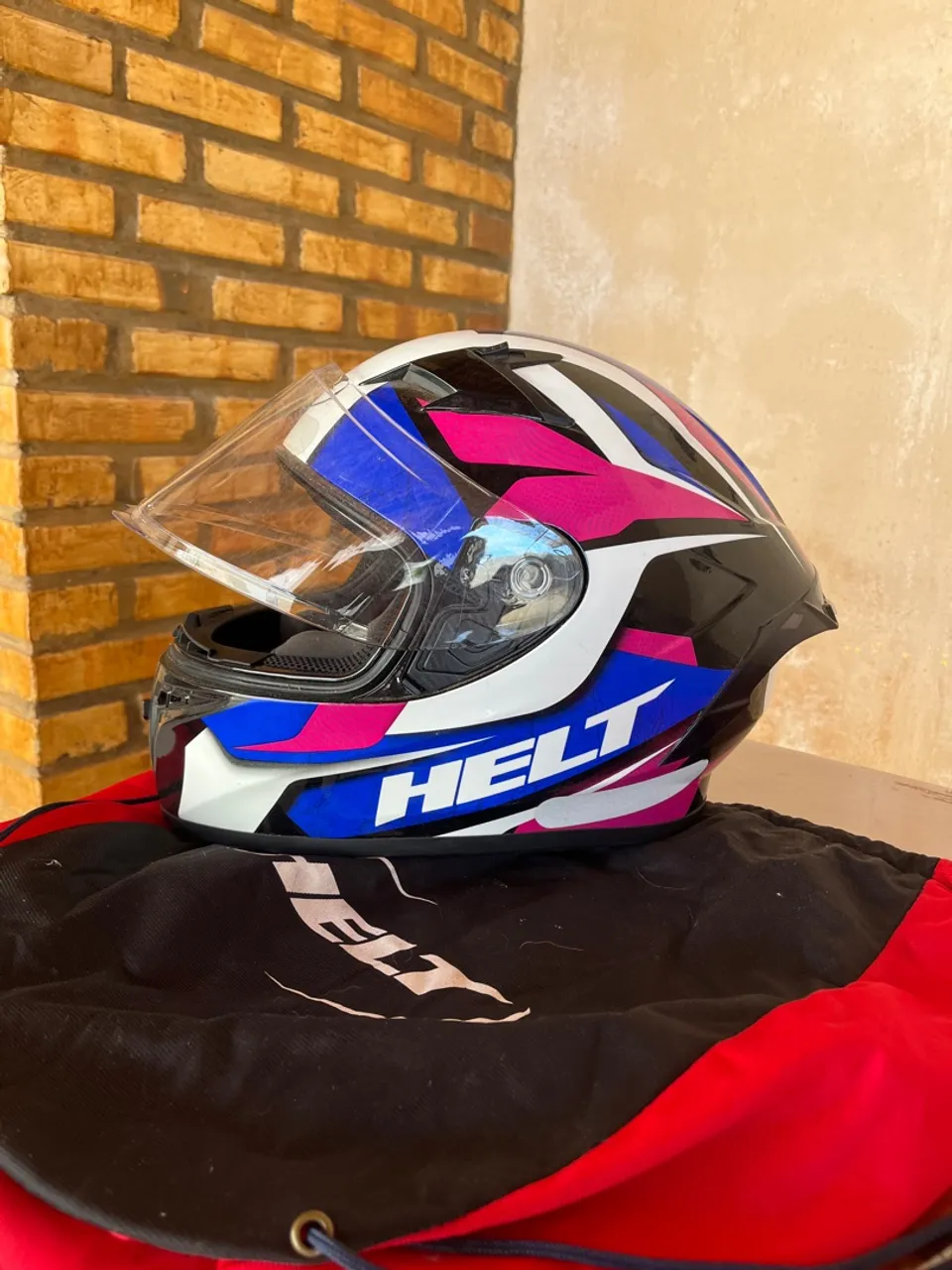 Capacete Helt Conservadíssimo!