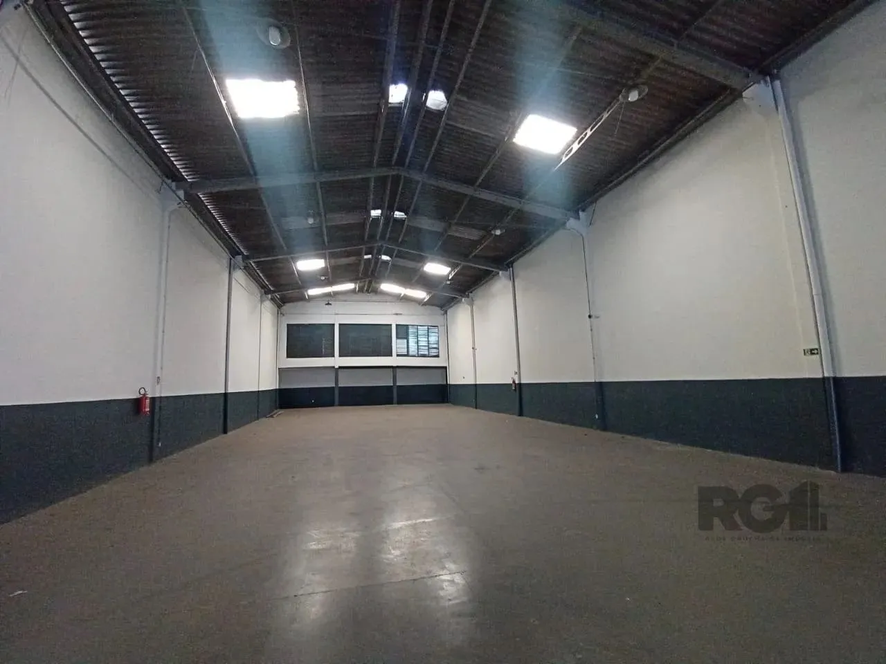 Galpão/Depósito/Armazém para Aluguel no Bairro Humaitá com 749 m² de Área Útil