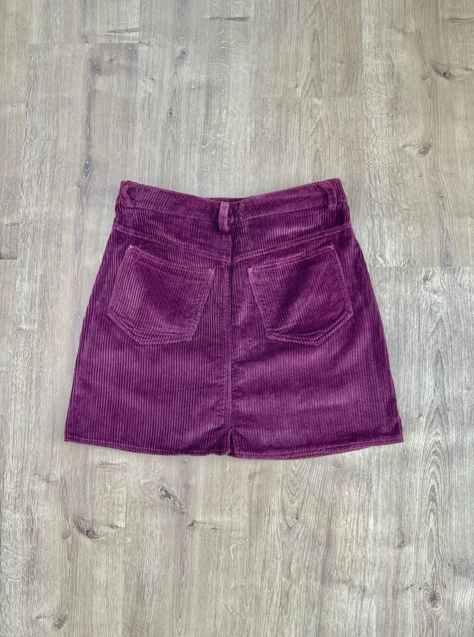 Saia curta 36 / 38 veludo bordô  - Foto 3