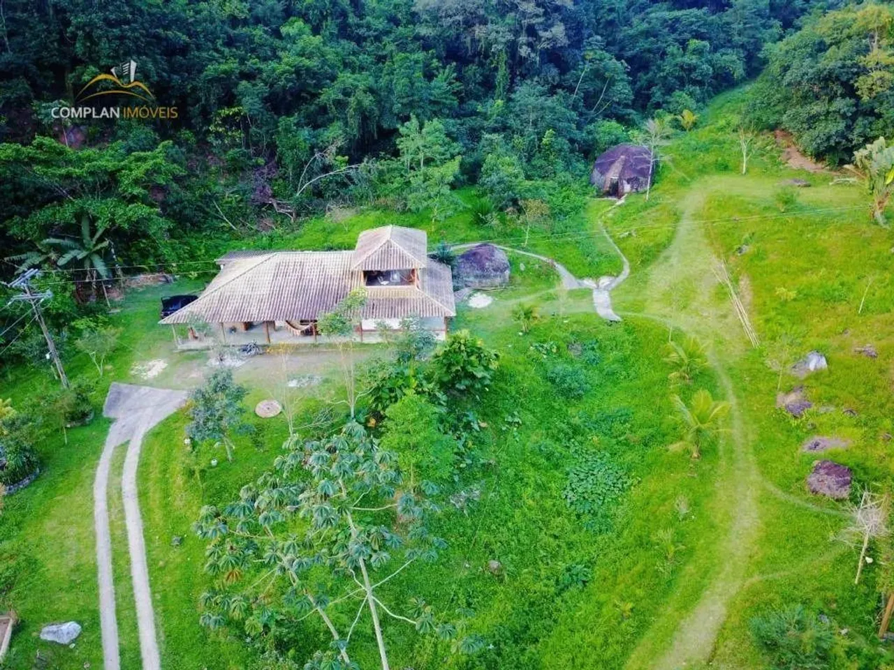 Sítio com 3 dormitórios à venda, 430000 m² por R$ 2.450.000,00 - Mantiquira - Duque de Cax